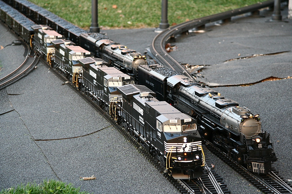 100ft Coal Trains x 2: 3 - MTH Big Boys &amp; 5 - Aristocraft Norfolk 